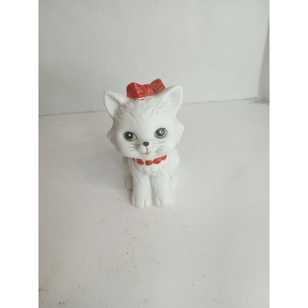 Lefton Porcelain White Cat Kitten Figurine Red Bow & Necklace Green Eyes 3.5"
